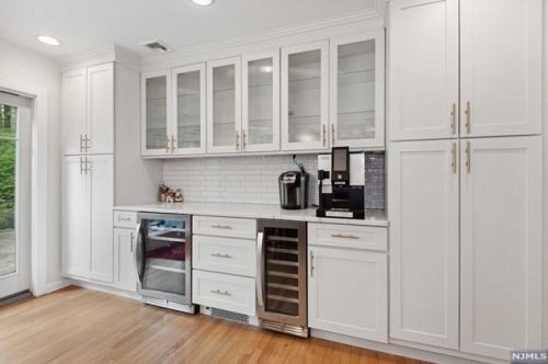 1 Springwood Ter, Kinnelon NJ  07405-2166 exterior