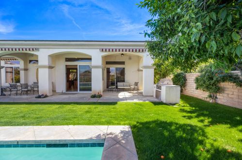 27 Toscana Way, Rancho Mirage CA  92270-1977 exterior