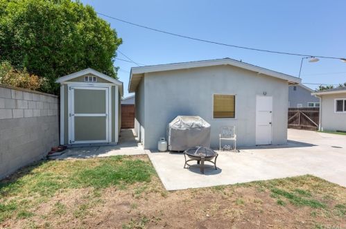 2850 Foreman Ave, Long Beach CA  90815-1112 exterior