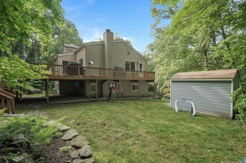 5 Highview Ter, Somers Town NY  10589-2800 exterior