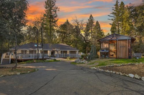 4245 Glory Hole Rd, Snowline Camp, CA 95709-9529