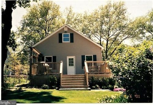 738 Bunker Hill Ave, Lawrence Township NJ  08648-4443 exterior