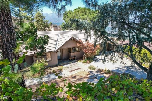 1525 Sugar Loaf Dr, La Canada, CA 91011-3922