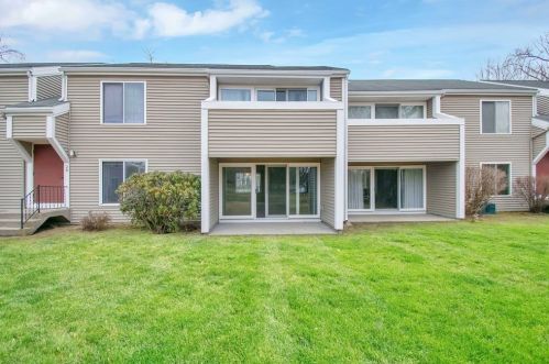 37 Nassau Dr, Springfield, MA 01129-1432