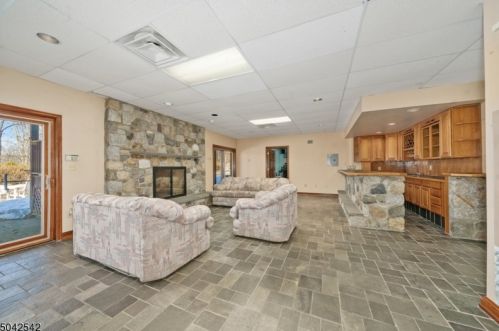 647 Mtn Rd, Sparta NJ  07871-3210 exterior