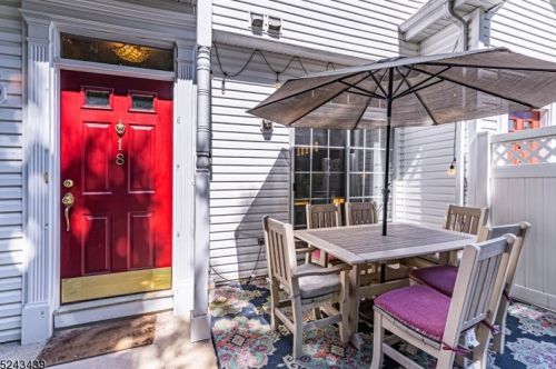 18 Timothy Ct, Morristown NJ  07960-2767 exterior