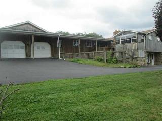 130 Diamond St, Stahlstown, PA 15687-1000