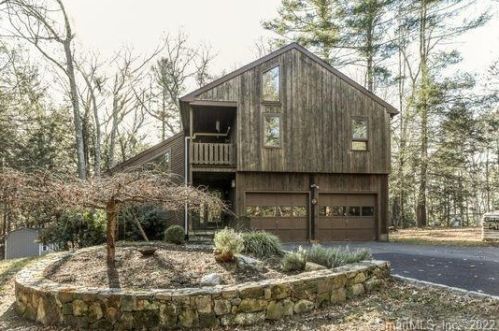 16 Black Cherry Ln, Sandy Hook, CT 06482-1106