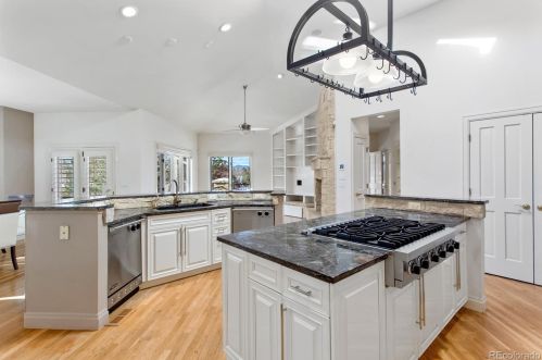 93 Glenmoor Dr, Englewood CO 80113-7117 exterior