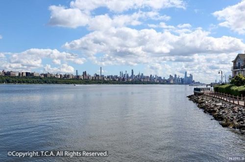 100 Grand Cove Way, Edgewater NJ 07020-7217 exterior