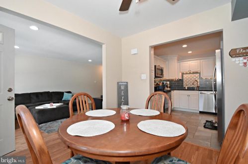 1109 Harbour Dr, Palmyra NJ 08065-2218 exterior