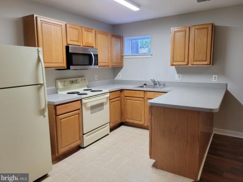 3801 Eastview Ln, Wilmington, DE 19802-1756