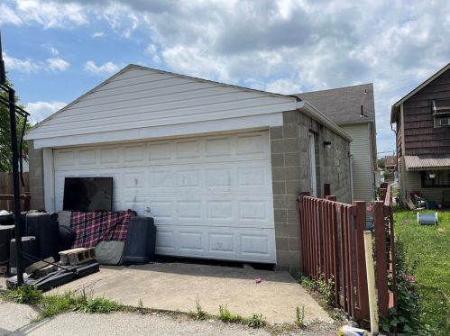 2611 Cleveland St, Mckeesport, PA 15132-5724