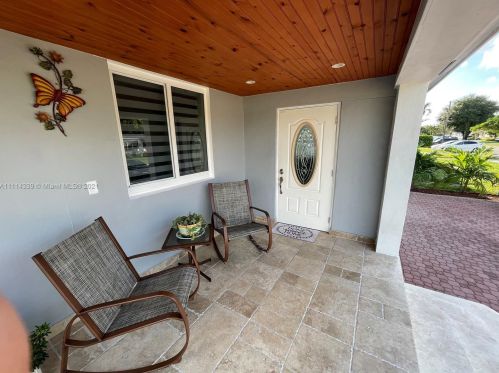 182 52nd Pl, Hialeah, FL 33013-1454