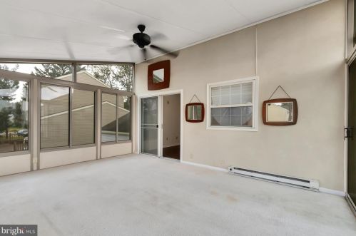 6 Terry Ct, New Castle DE  19720-7697 exterior