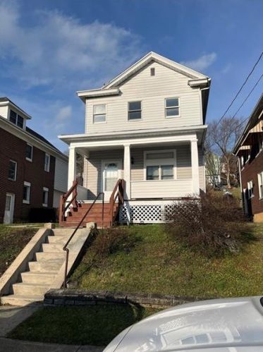 808 Scott Ave, Jeannette, PA 15644-1652