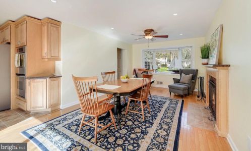 6820 Spur Rd, Springfield VA 22152-2638 exterior