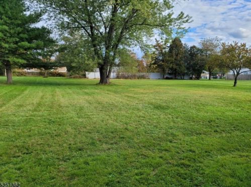 9 Park Ln, White House Station, NJ 08889-3687
