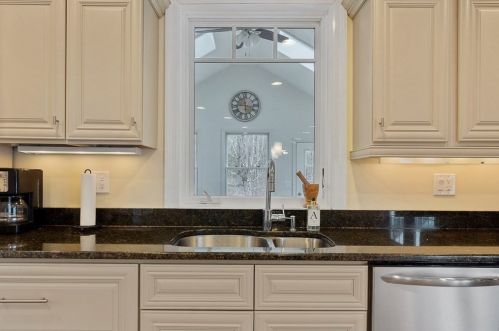 37 Main St, Petersham MA 01366-9502 exterior