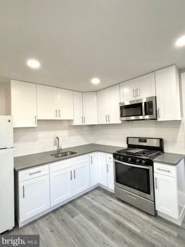 2600 Iseminger St, Philadelphia PA  19148-4320 exterior