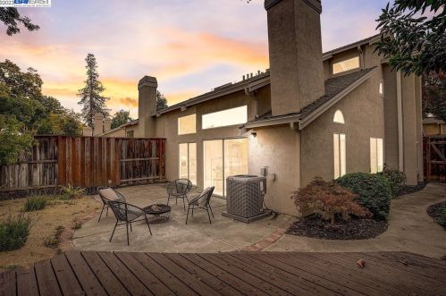 1547 Trimingham Dr, Pleasanton CA  94566-8407 exterior