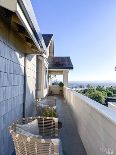 2033 Stonefield Ln, Santa Rosa, CA 95403-0952