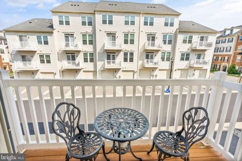 7405 Brunson Cir, Gainesville VA 20155 exterior