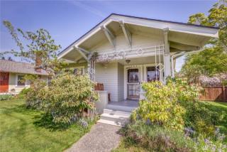 2804 Elm St, Bellingham, WA 98225-2329