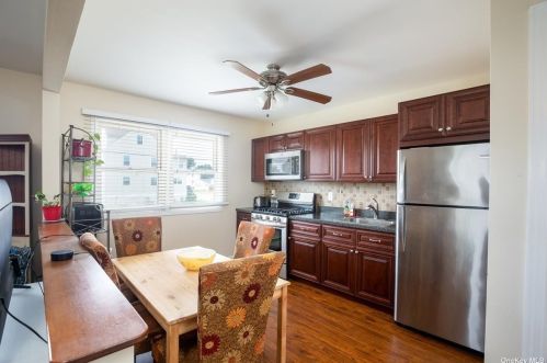 201 Linton Ave, North Lindenhurst, NY 11757-6038