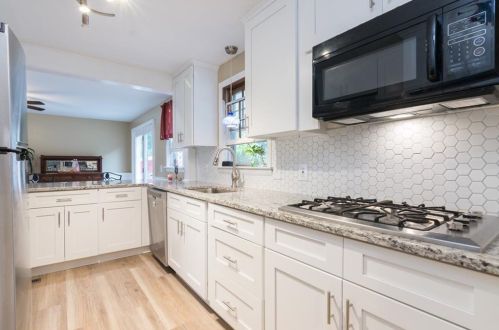 135 Brookside Dr, North Kingstown RI  02852-2005 exterior