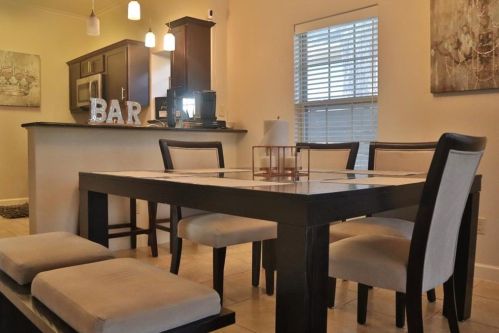 825 12th St, Dallas, TX 75203-3120