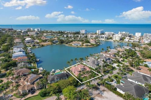 400 Springline Dr, Naples, FL 34102-5057