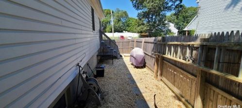 228 Hampton Ave, Manor Park, NY 11950-4016