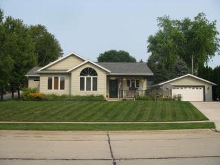 2123 13th St, Manitowoc, WI 54220-6528