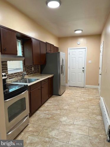 7521 River Rd, Camden NJ  08110-3422 exterior