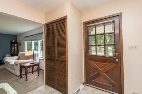 2216 Harris Highland Dr, Waukesha, WI 53188-4764