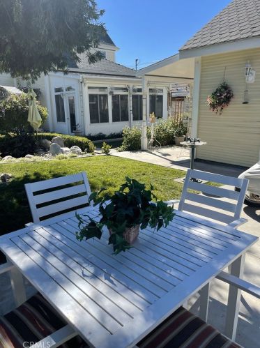 102 Lugonia Ave, Redlands CA  92374-4702 exterior