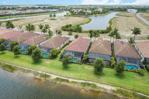 2878 Aviamar Cir, Naples FL  34114 exterior