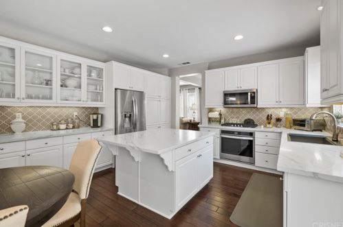 28531 Redwood Canyon Pl, Santa Clarita CA  91390-5723 exterior