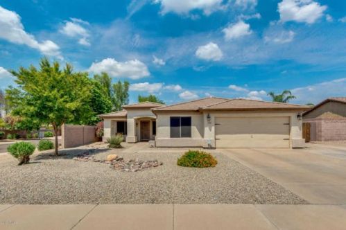 2462 Pony Ln, Gilbert, AZ 85295-9168