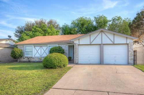 505 Panay Way Dr, Fort Worth, TX 76108-3917