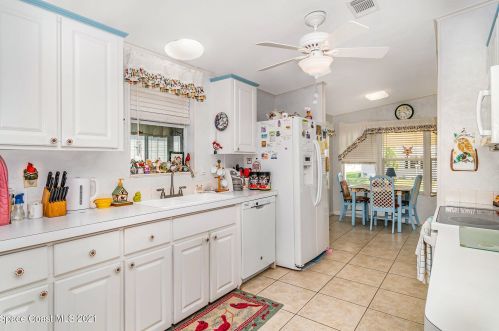 7564 Niantic Ave, Sebastian, FL 32976-7774