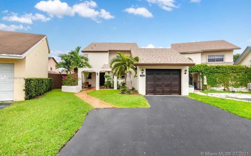 7044 103rd Pl, Miami, FL 33173-1324