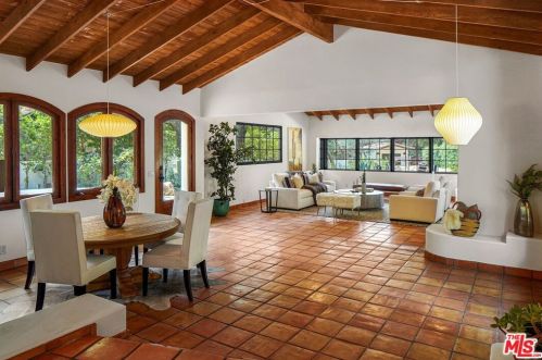 1719 Oak Dr, Topanga CA  90290-4025 exterior