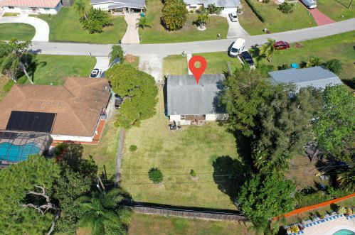 111 Camino St, Fort Pierce, FL 34952-2285