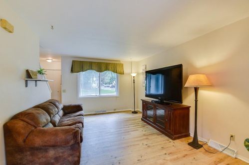 6832 Park Ridge Dr, Madison, WI 53719-2220