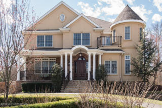 732 Lake Dr, Lakewood, NJ 08701-3031