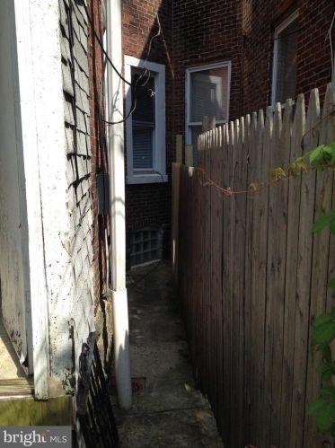 220 Edgewood St, Philadelphia PA  19139-3708 exterior
