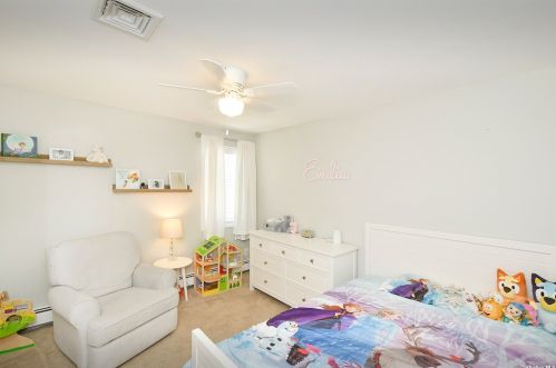 48 Lake St, North Lindenhurst NY  11757-5815 exterior