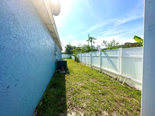 2062 Floresta Dr, Fort Pierce FL  34984-4706 exterior